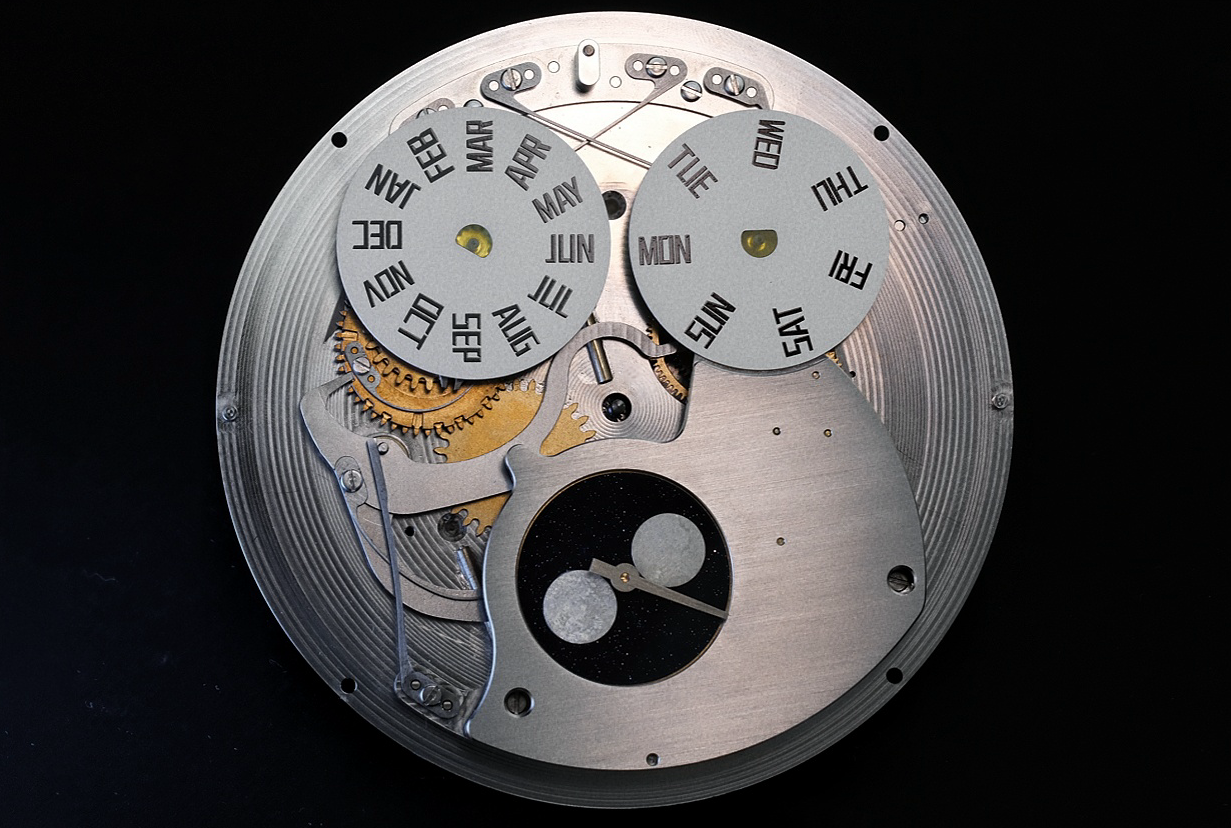 Macao Watch and Clock Museum 6th Anniversary Commemorative Perpetual Calendar Desk Clock